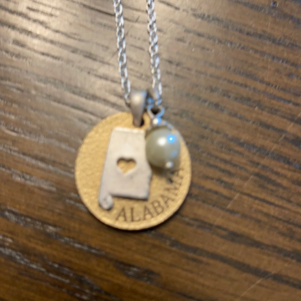 Alabama necklace with pearl accent